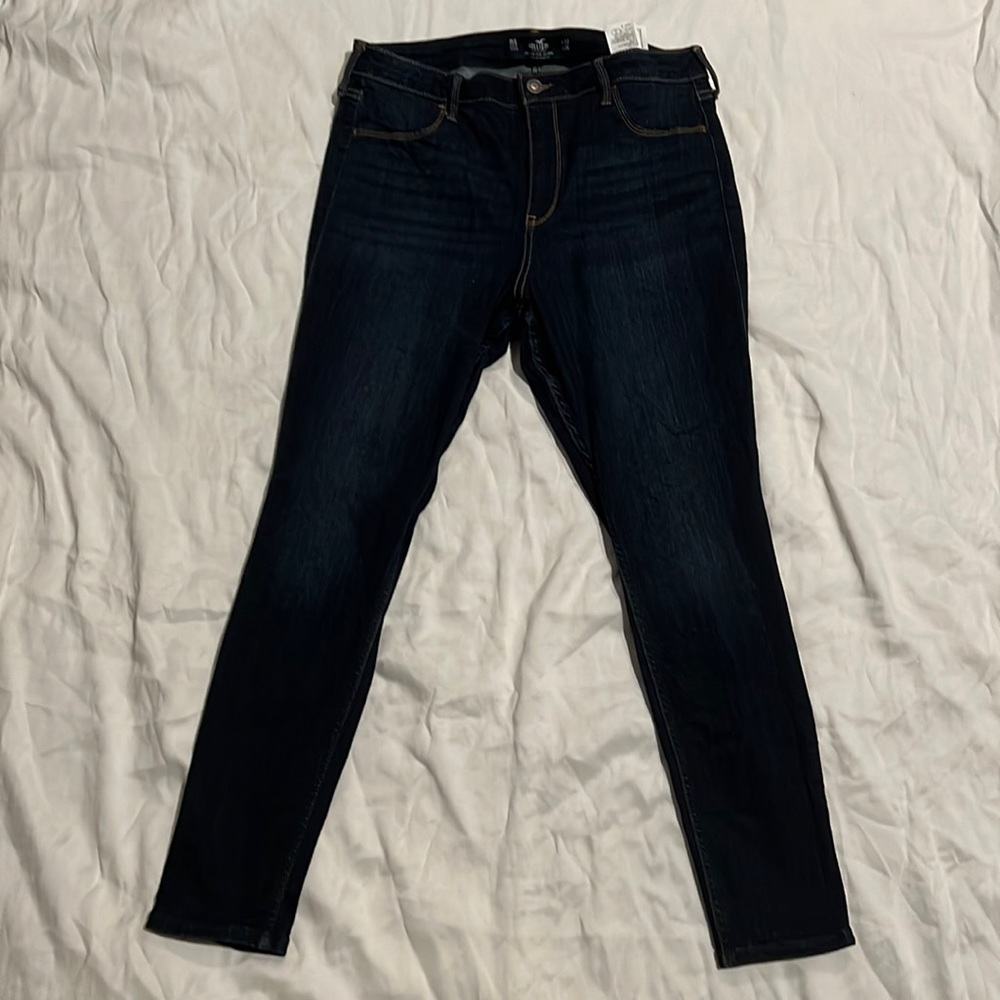 Hollister curvy high-rise jean legging. Size 15 short/32w & 26L